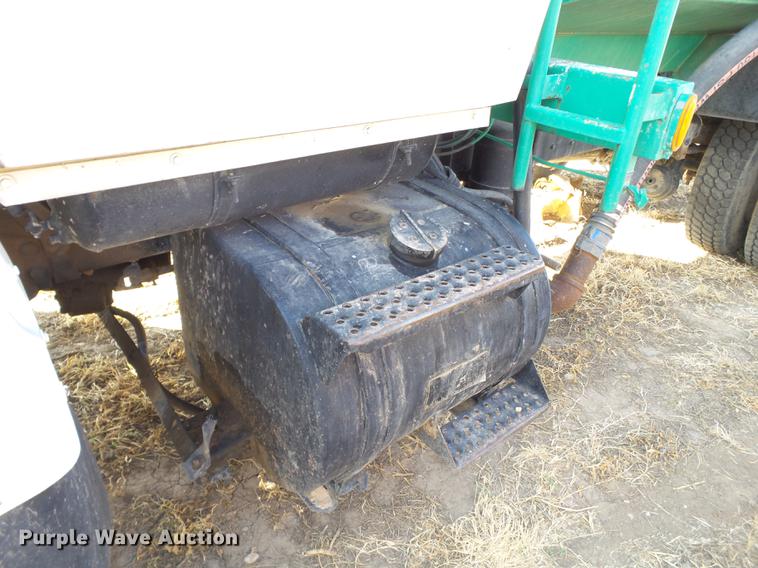 image for item EN9544 1988 Ford L8000 tank truck