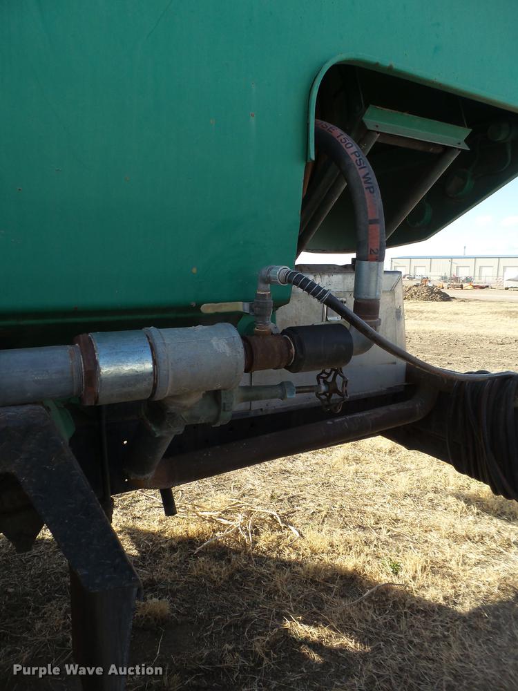 image for item EN9544 1988 Ford L8000 tank truck