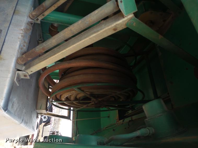 image for item EN9544 1988 Ford L8000 tank truck