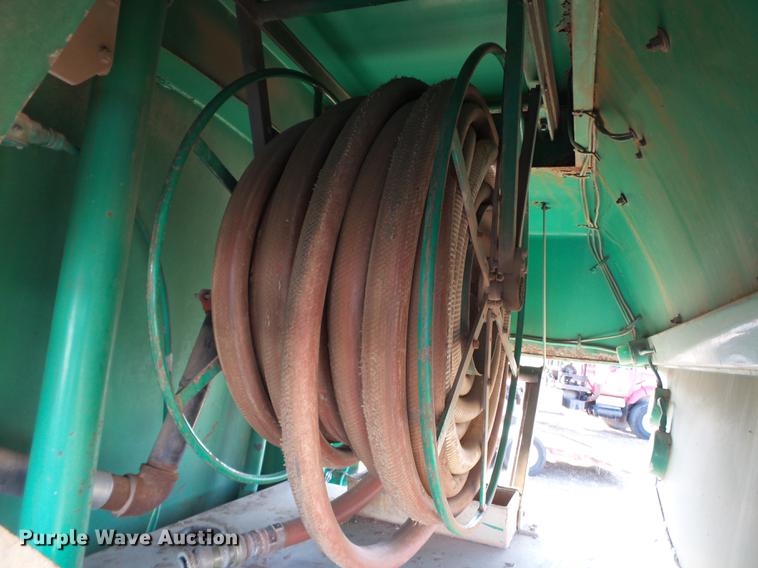 image for item EN9544 1988 Ford L8000 tank truck