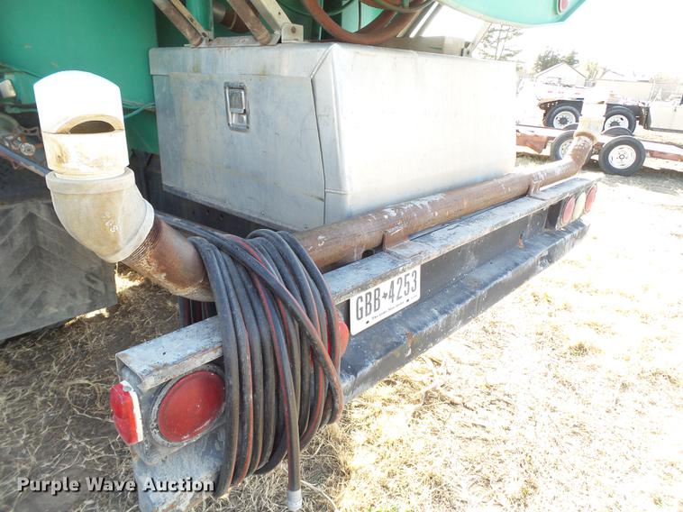 image for item EN9544 1988 Ford L8000 tank truck