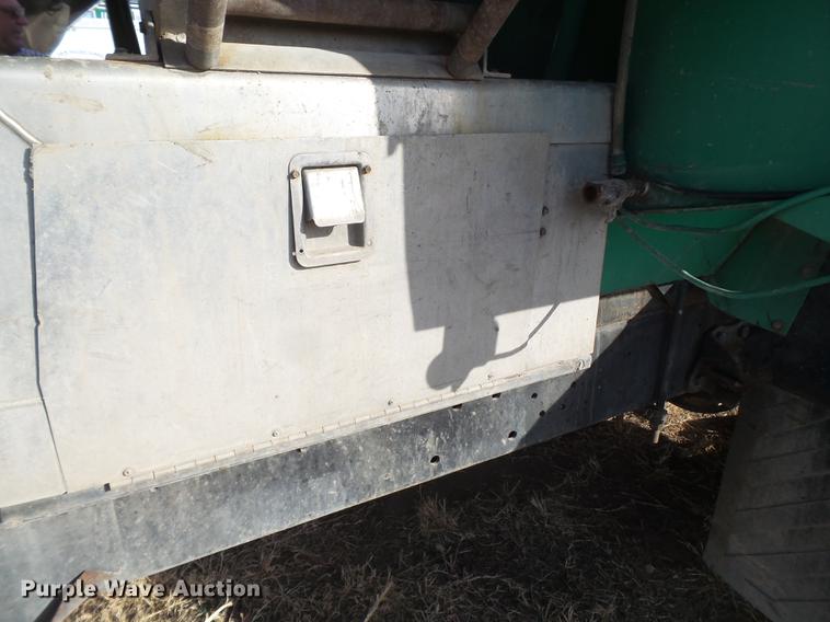 image for item EN9544 1988 Ford L8000 tank truck