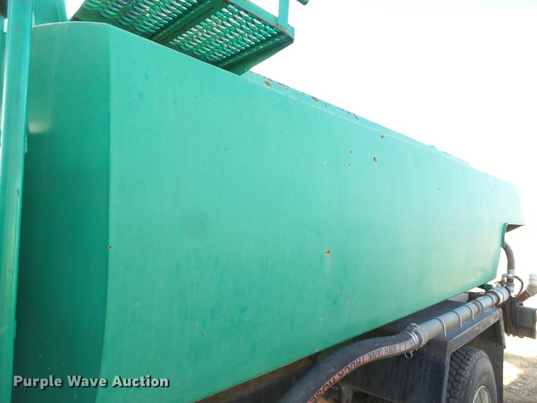 image for item EN9544 1988 Ford L8000 tank truck