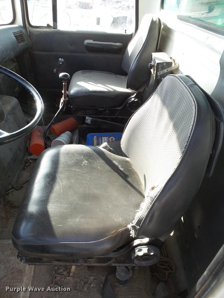 image for item EN9544 1988 Ford L8000 tank truck