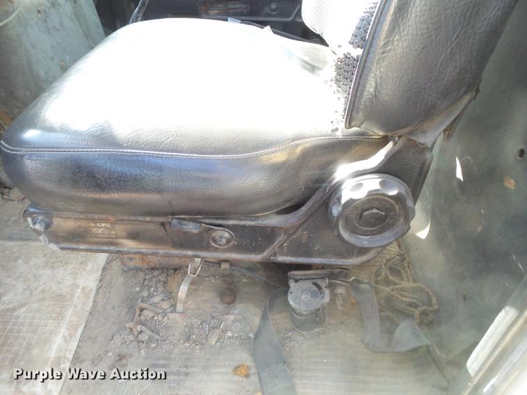 image for item EN9544 1988 Ford L8000 tank truck