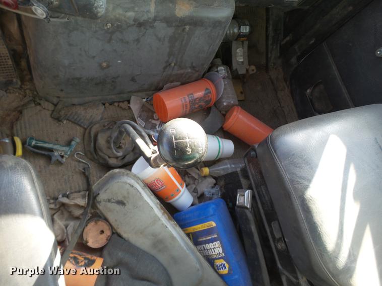 image for item EN9544 1988 Ford L8000 tank truck