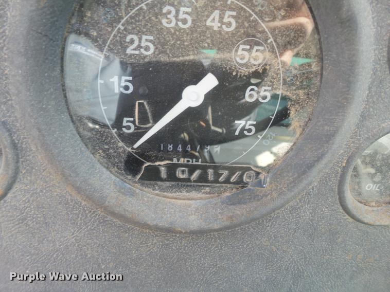 image for item EN9544 1988 Ford L8000 tank truck