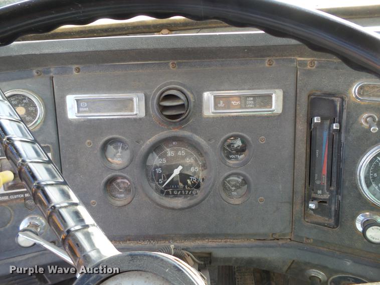 image for item EN9544 1988 Ford L8000 tank truck