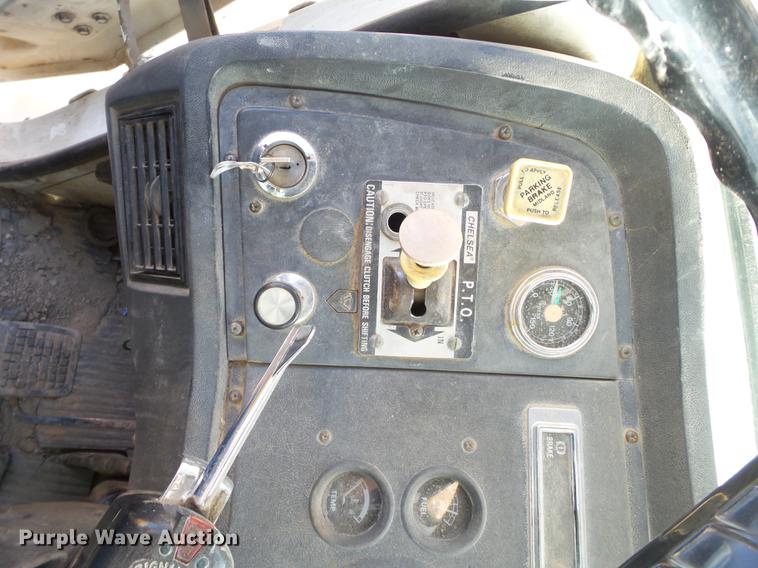 image for item EN9544 1988 Ford L8000 tank truck