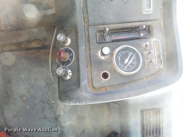 image for item EN9544 1988 Ford L8000 tank truck