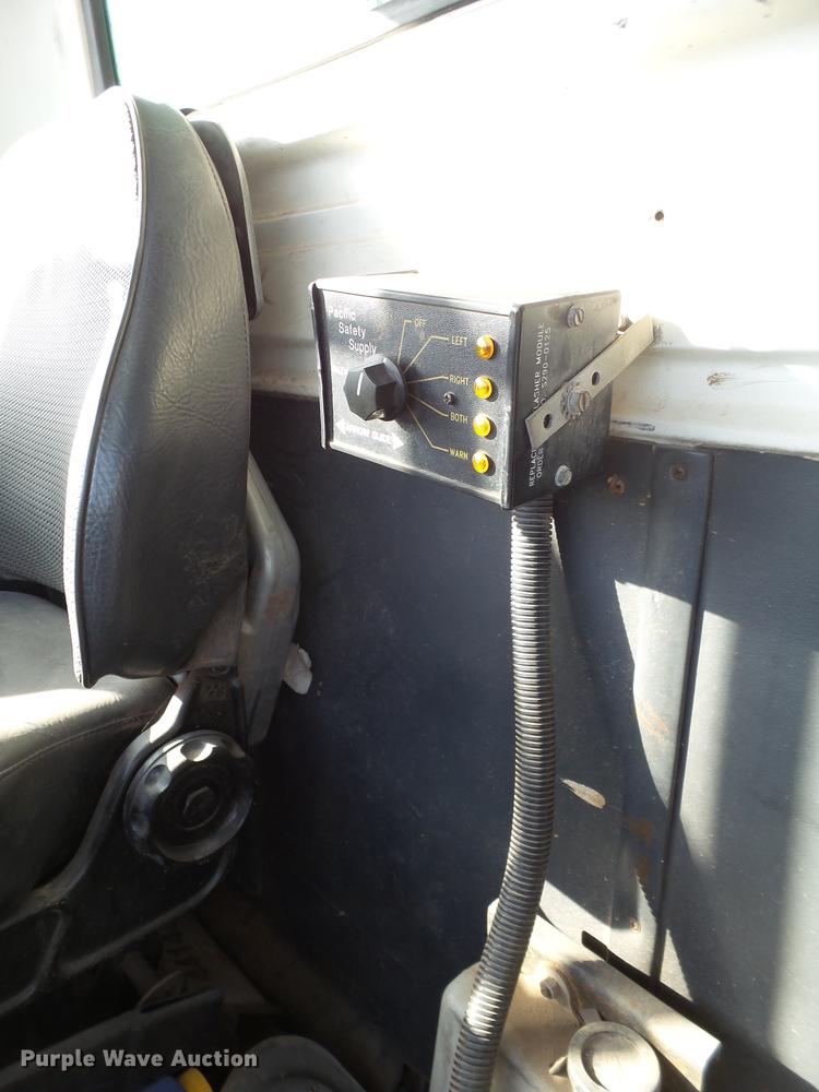 image for item EN9544 1988 Ford L8000 tank truck