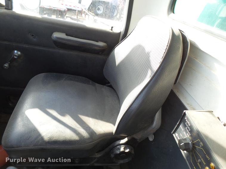 image for item EN9544 1988 Ford L8000 tank truck