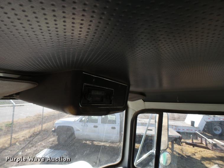 image for item EN9544 1988 Ford L8000 tank truck