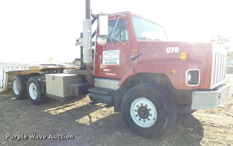image for item EN9547 1996 International 2674 semi truck