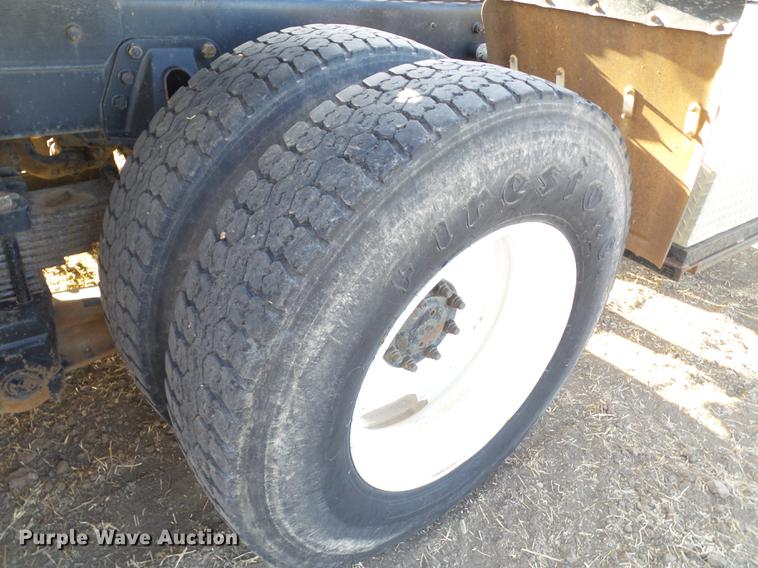 image for item EN9547 1996 International 2674 semi truck