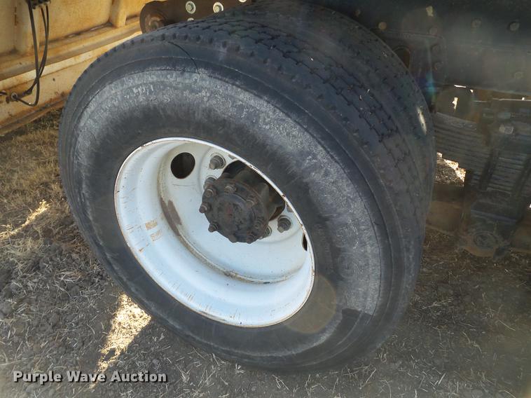 image for item EN9547 1996 International 2674 semi truck