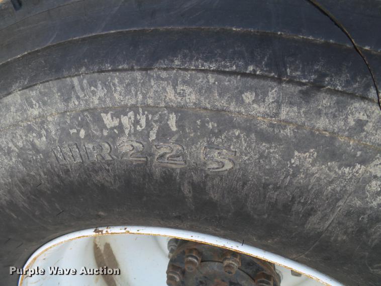 image for item EN9547 1996 International 2674 semi truck