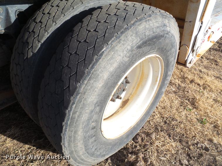 image for item EN9547 1996 International 2674 semi truck