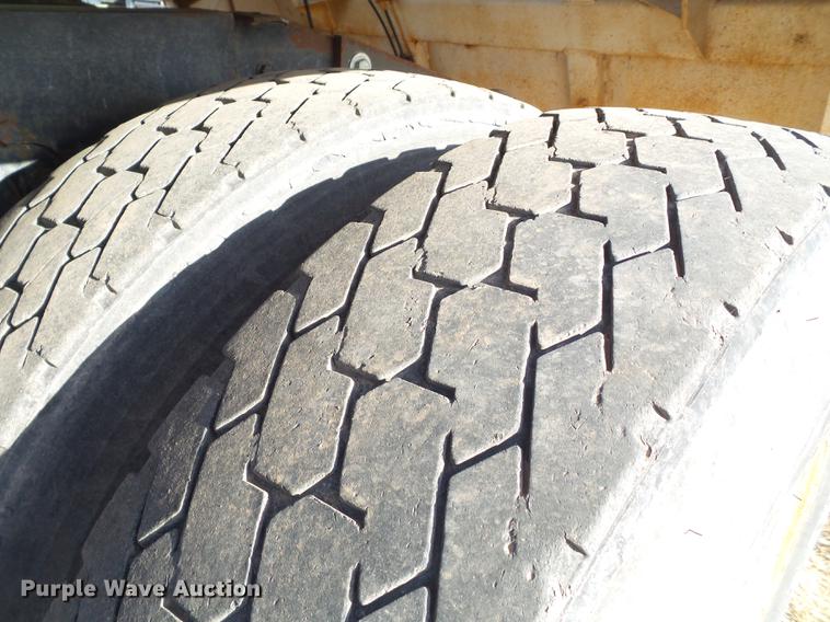 image for item EN9547 1996 International 2674 semi truck