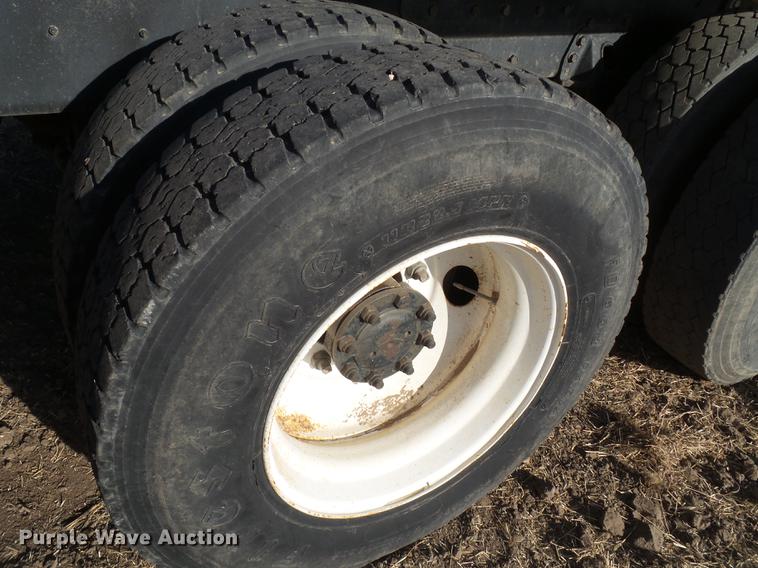 image for item EN9547 1996 International 2674 semi truck