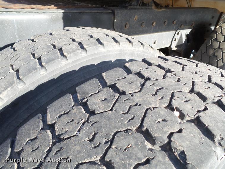 image for item EN9547 1996 International 2674 semi truck