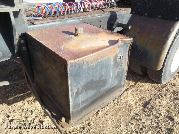 image for item EN9547 1996 International 2674 semi truck