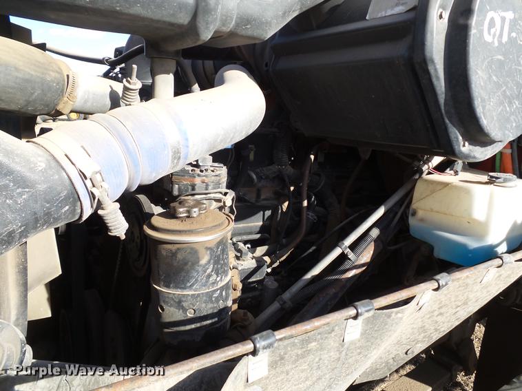 image for item EN9547 1996 International 2674 semi truck