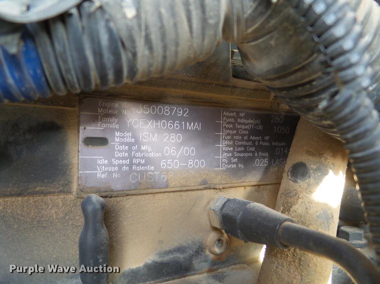 image for item EN9547 1996 International 2674 semi truck