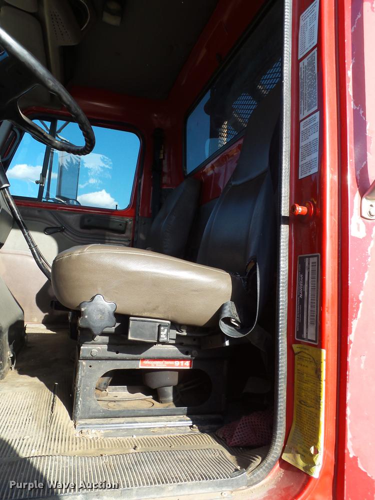 image for item EN9547 1996 International 2674 semi truck