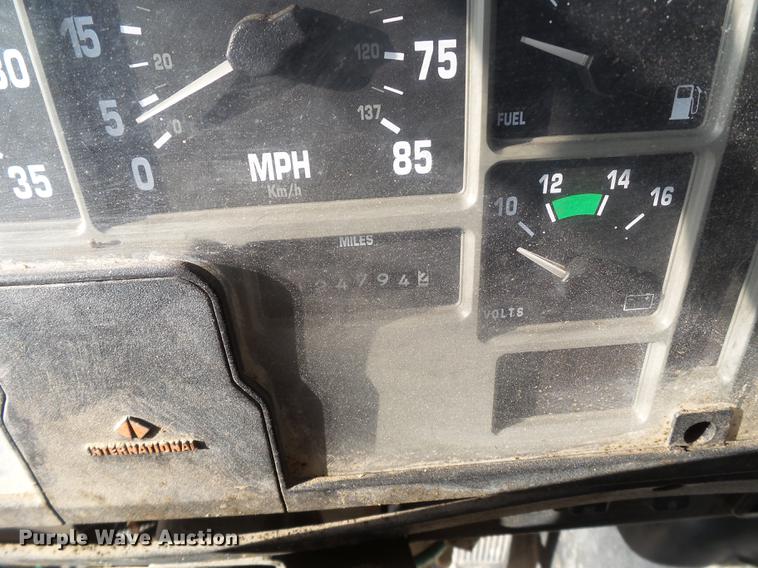 image for item EN9547 1996 International 2674 semi truck