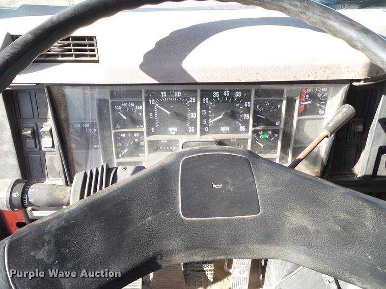 image for item EN9547 1996 International 2674 semi truck