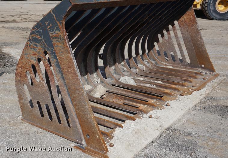 image for item G1084 JRB 824J loader rock bucket