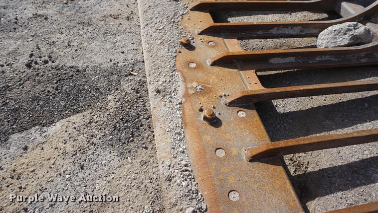 image for item G1084 JRB 824J loader rock bucket