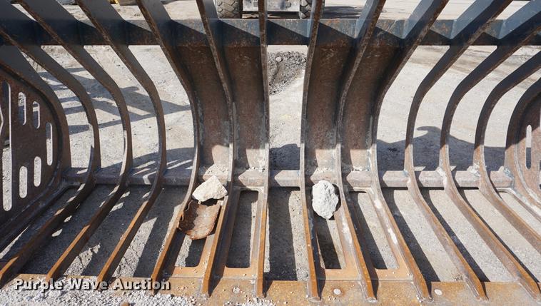 image for item G1084 JRB 824J loader rock bucket