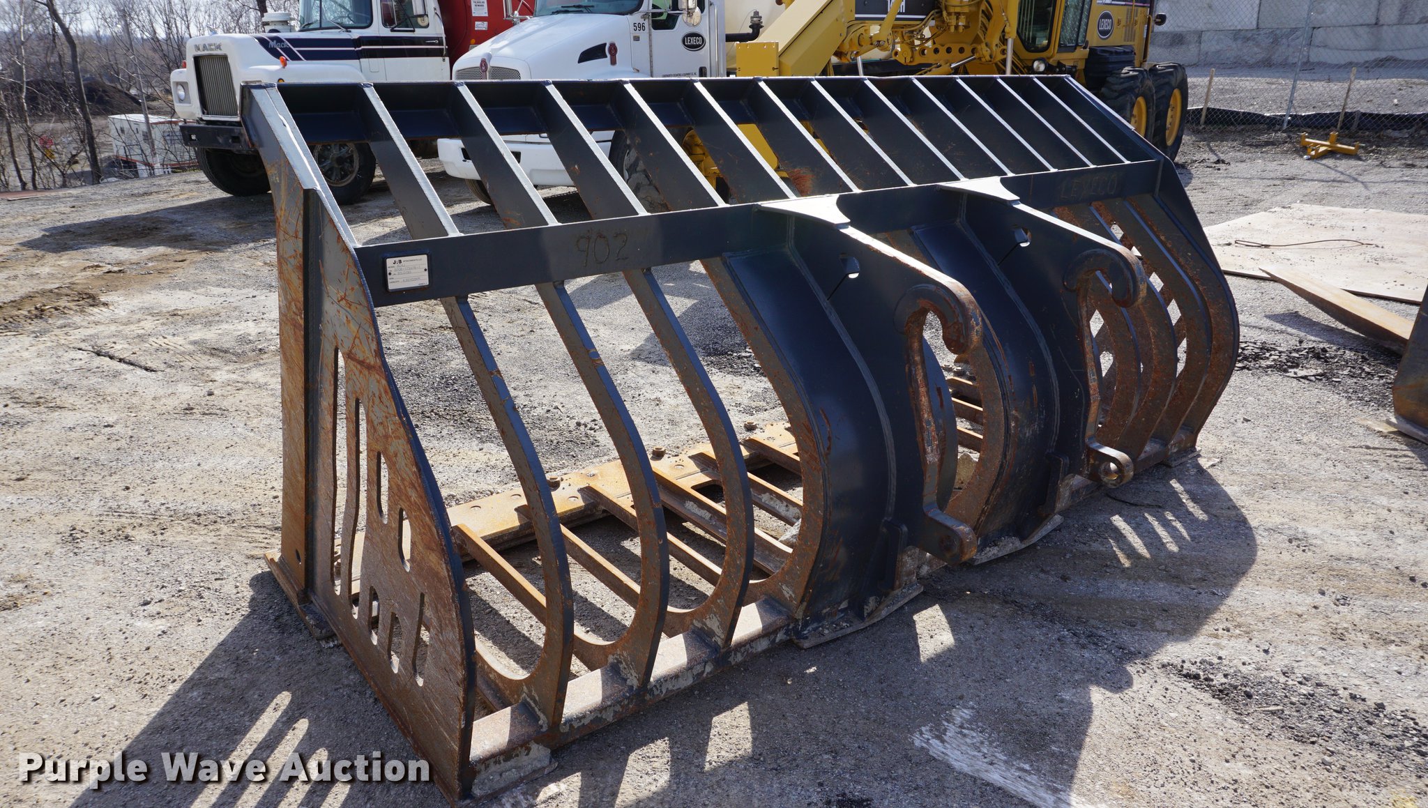 JRB 824J loader rock bucket in Leavenworth, KS Item G1084 sold