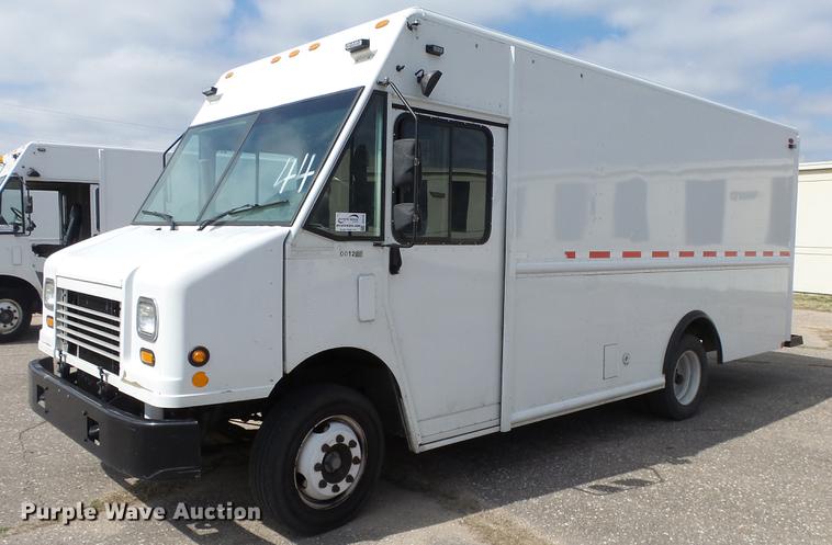 image for item DC3182 2006 Freightliner MT55 delivery truck