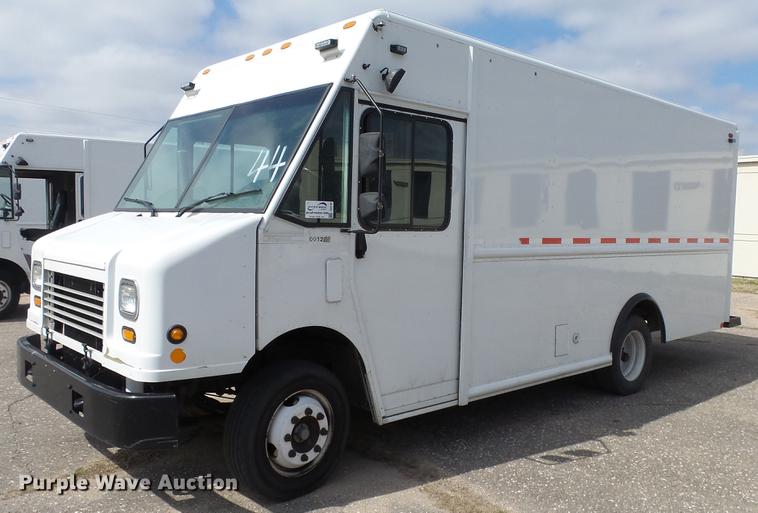 image for item DC3182 2006 Freightliner MT55 delivery truck