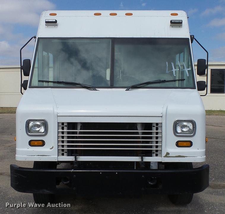 image for item DC3182 2006 Freightliner MT55 delivery truck
