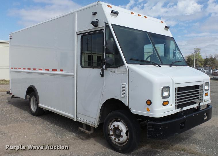 image for item DC3182 2006 Freightliner MT55 delivery truck