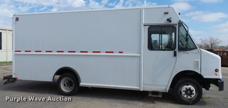 image for item DC3182 2006 Freightliner MT55 delivery truck