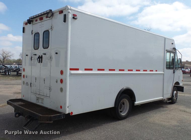 image for item DC3182 2006 Freightliner MT55 delivery truck