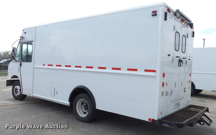 image for item DC3182 2006 Freightliner MT55 delivery truck