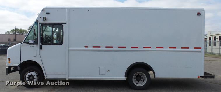 image for item DC3182 2006 Freightliner MT55 delivery truck