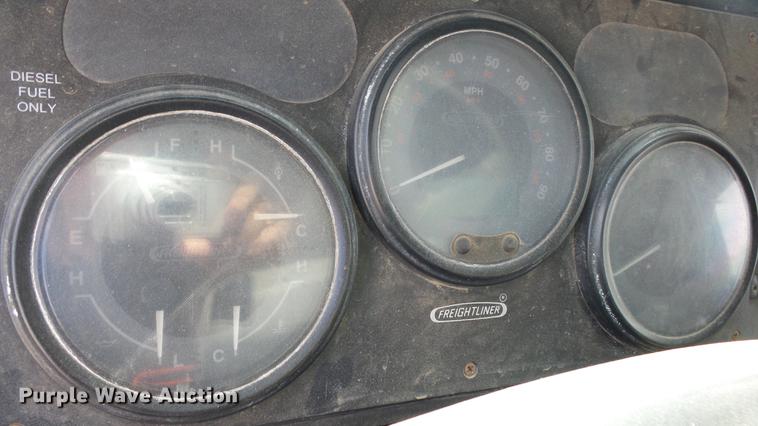 image for item DC3182 2006 Freightliner MT55 delivery truck