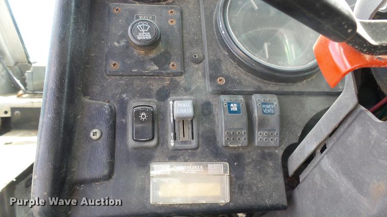 image for item DC3182 2006 Freightliner MT55 delivery truck