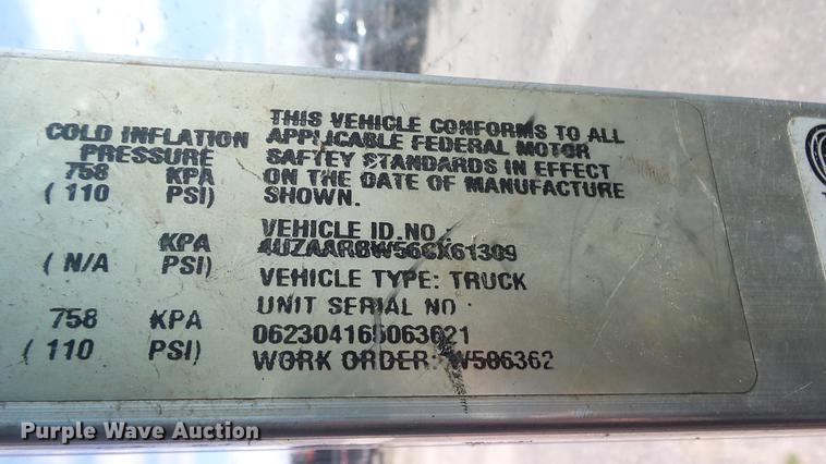 image for item DC3182 2006 Freightliner MT55 delivery truck