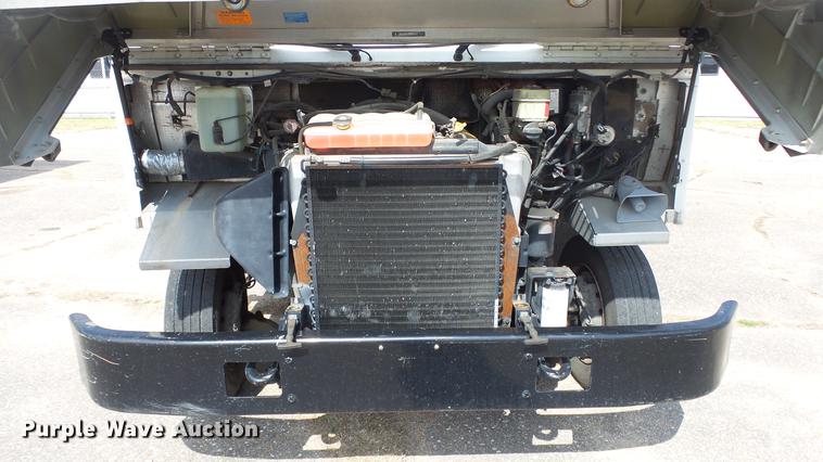 image for item DC3182 2006 Freightliner MT55 delivery truck