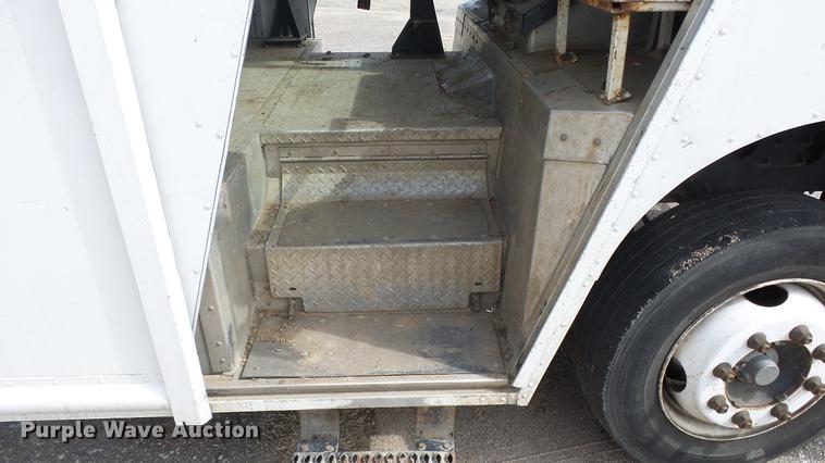 image for item DC3182 2006 Freightliner MT55 delivery truck