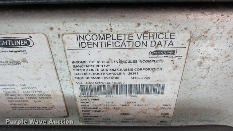 image for item DC3182 2006 Freightliner MT55 delivery truck