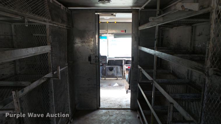 image for item DC3182 2006 Freightliner MT55 delivery truck